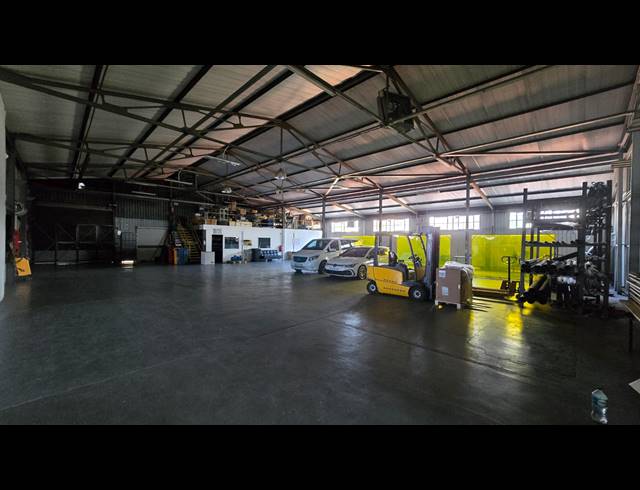 1,499M² WAREHOUSE TO LET IN EASTLEIGH